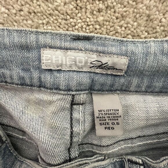 Chico's Platinum Light Denim Jeans Size 0.5 Reg (US Size 6) Boot Cut - Picture 3 of 6